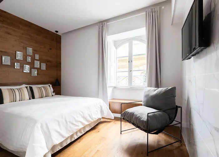 Louly Trevi Fountain 4*